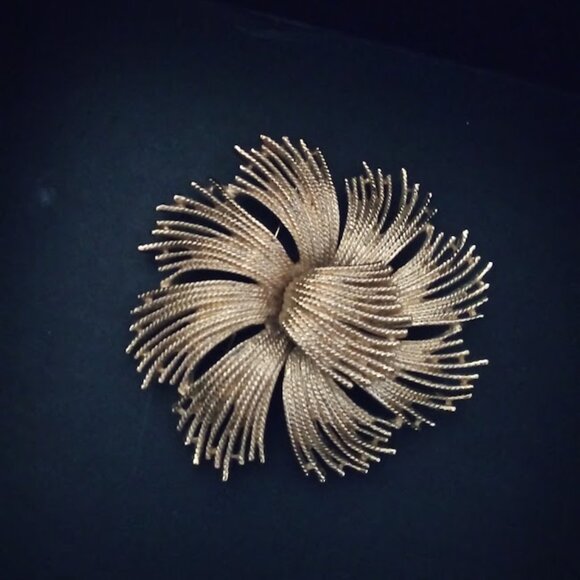 Monet brooch signed - Picture 1 of 2